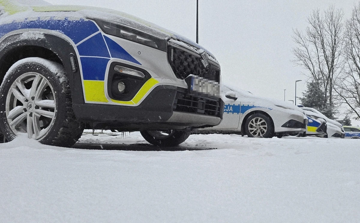 Do szpitala trafiła 80-latka po tym, jak została potrącona na oznakowanym przejściu dla pieszych w Brzozowie przez kierowcę Chevroleta. O tym groźnym zdarzeniu, które o włos nie skończyło się tragedią, poinformowała podkarpacka policja we wtorek. Sprawca wypadku odjechał, jednak służbom udało się go zatrzymać. 52-latek był trzeźwy.