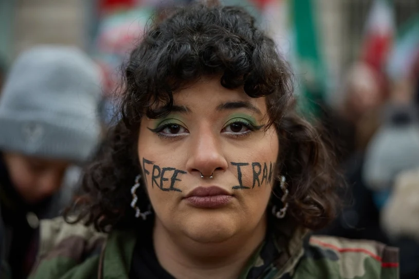 Strzały, pobicia i tysiące ofiar. „To nie są demonstracje, to rewolucja”