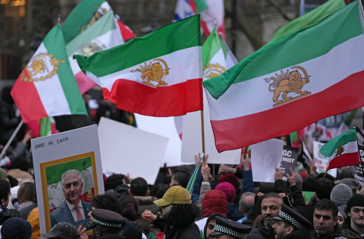 Iran pogrąża się w coraz większym kryzysie. Jak podaje Iran International, perskojęzyczny kanał telewizji satelitarnej z siedzibą w Londynie, w ostatnich protestach zginęło co najmniej 12 tysięcy ludzi. Według informacji protesty są brutalnie tłumione przez władze, a w kraju jest całkowita blokada internetu. Świat z niepokojem obserwuje eskalację przemocy, Stany Zjednoczone grożą interwencją, a władze w Teheranie planują ucieczkę z kraju.
