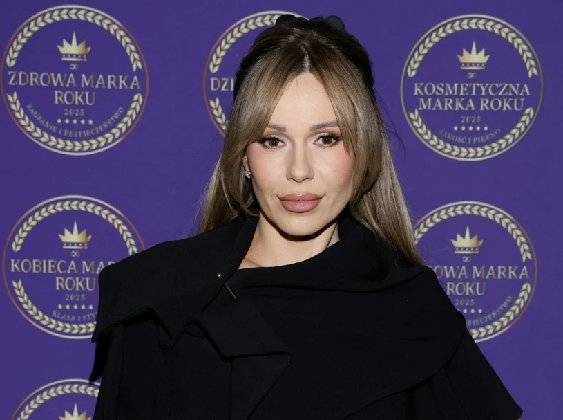 Jednego dnia w dresie na mrozie, drugiego dnia diva na gali. Doda zachwyca