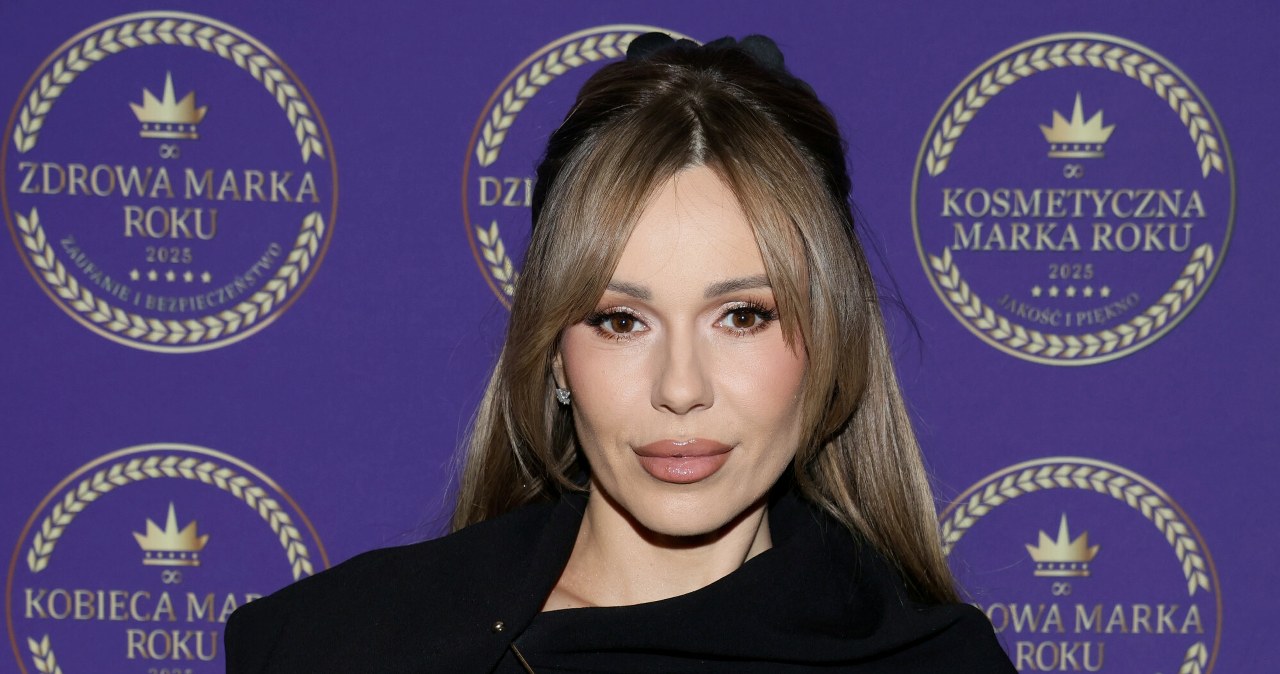 Jednego dnia w dresie na mrozie, drugiego dnia diva na gali. Doda zachwyca