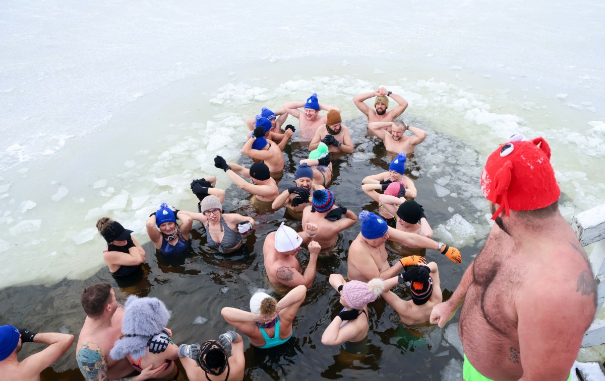 Przełam lody! Jak zacząć przygodę z morsowaniem i nie zamarznąć?