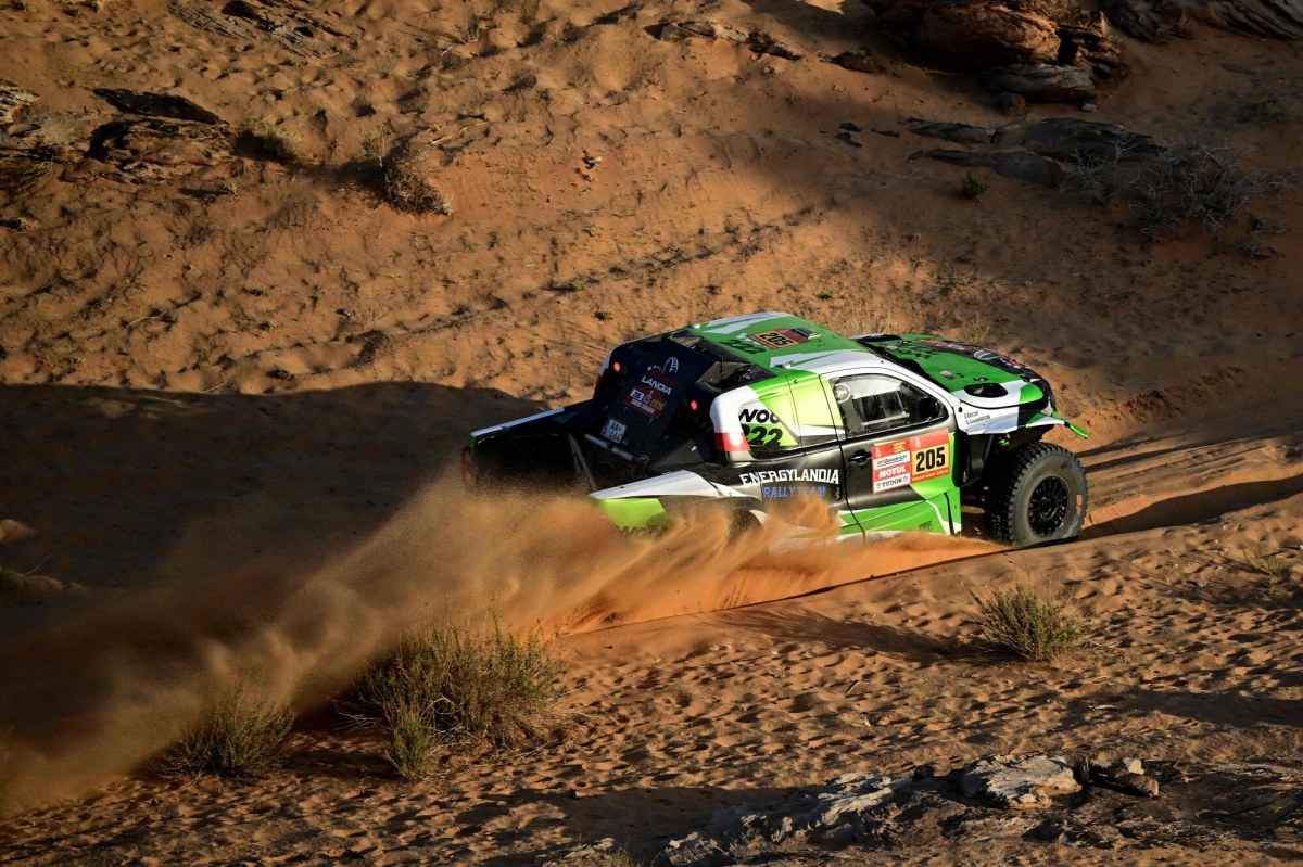 ​21-letni Polak wygrał etap w Rajdzie Dakar. Na mecie wyprzedził swojego wujka