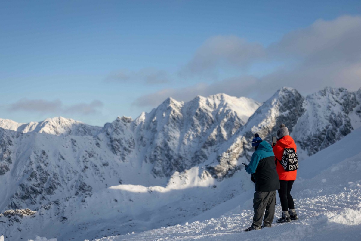 Zakopane zasypane. Ciężarówki wywiozą śnieg z miasta