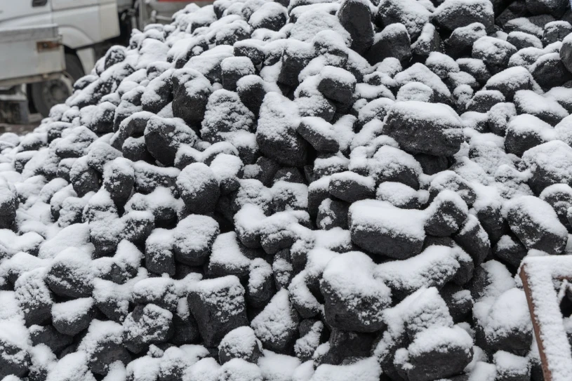 Zima zaskoczyła użytkowników kotłów. “Węgiel wymiatany ze składów”