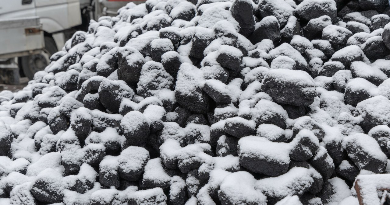 Zima zaskoczyła użytkowników kotłów. “Węgiel wymiatany ze składów”