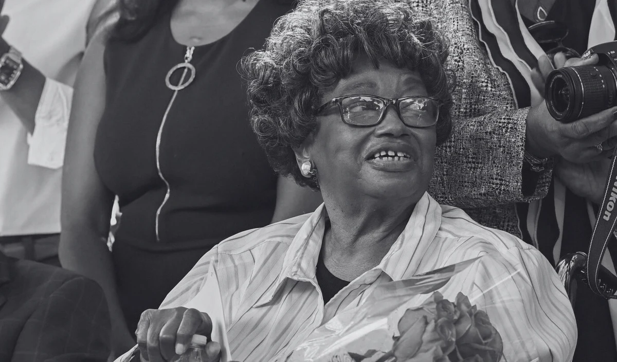 Nie żyje Claudette Colvin - miała 86 lat. W 1955 roku została aresztowana w amerykańskim Montgomery za odmowę ustąpienia miejsca w segregowanym autobusie. Jej postawa uznawana jest za jeden z impulsów do rozpoczęcia współczesnego ruchu na rzecz praw obywatelskich w USA.