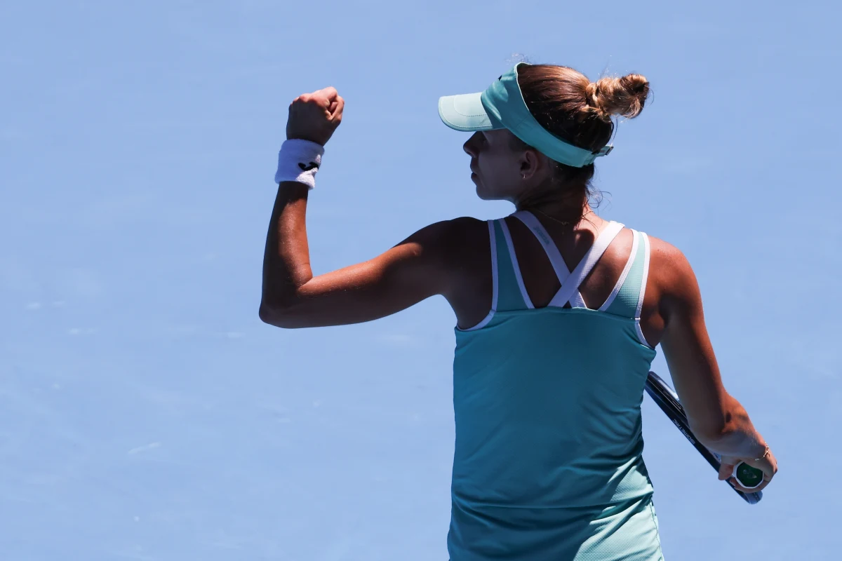 Trwa ostatnia faza przygotowań do wielkoszlemowego Australian Open w Melbourne. Polskie tenisistki walczą o miejsce w głównym turnieju. Do kolejnej rundy awansowały Maja Chwalińska i Linda Klimovicova. Z kolei Magda Linette awansowała do drugiej rundy turnieju WTA 250 w australijskim Hobart, z którego z powodu urazu musiała wycofać się Magdalena Fręch.