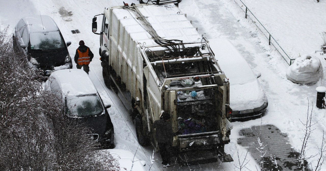 Ile naprawdę zarabia kierowca śmieciarki. Różnice są ogromne