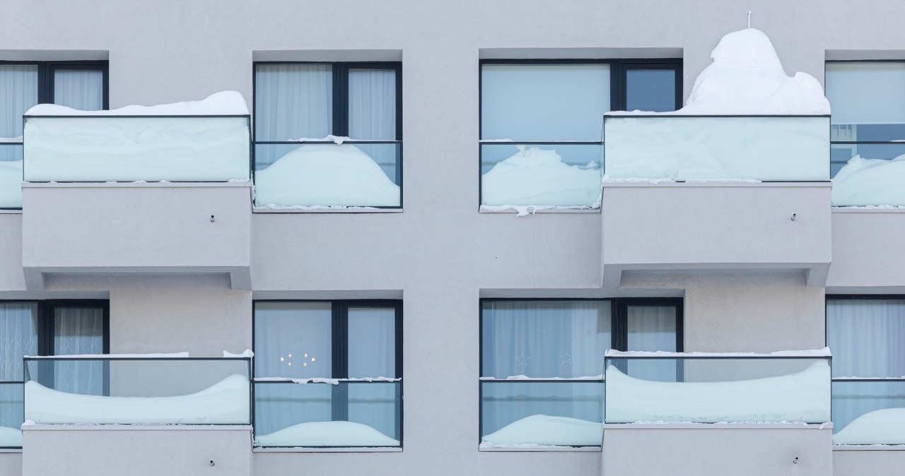 Śnieg zalega na balkonie? Popełnisz jeden błąd i płacisz 500 zł