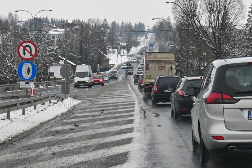 Ferie zimowe 2026. W tych dniach przygotuj się na utrudnienia na drogach