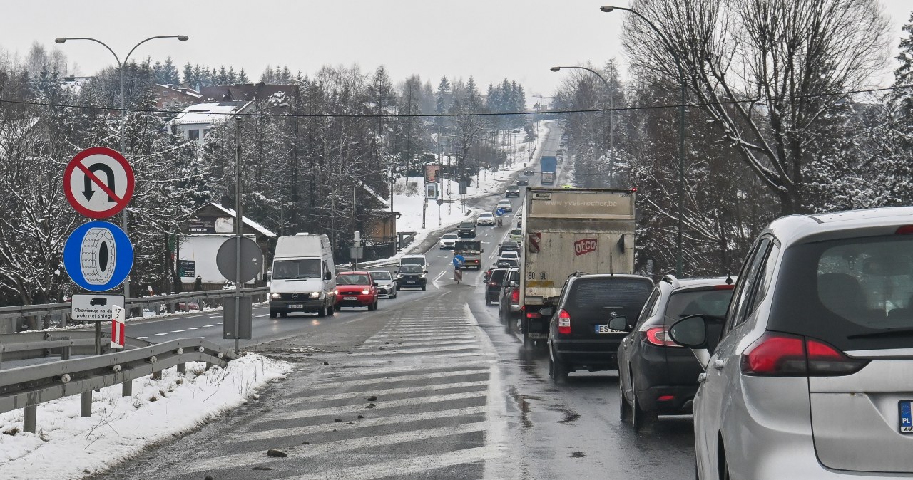 Ferie zimowe 2026. W tych dniach przygotuj się na utrudnienia na drogach