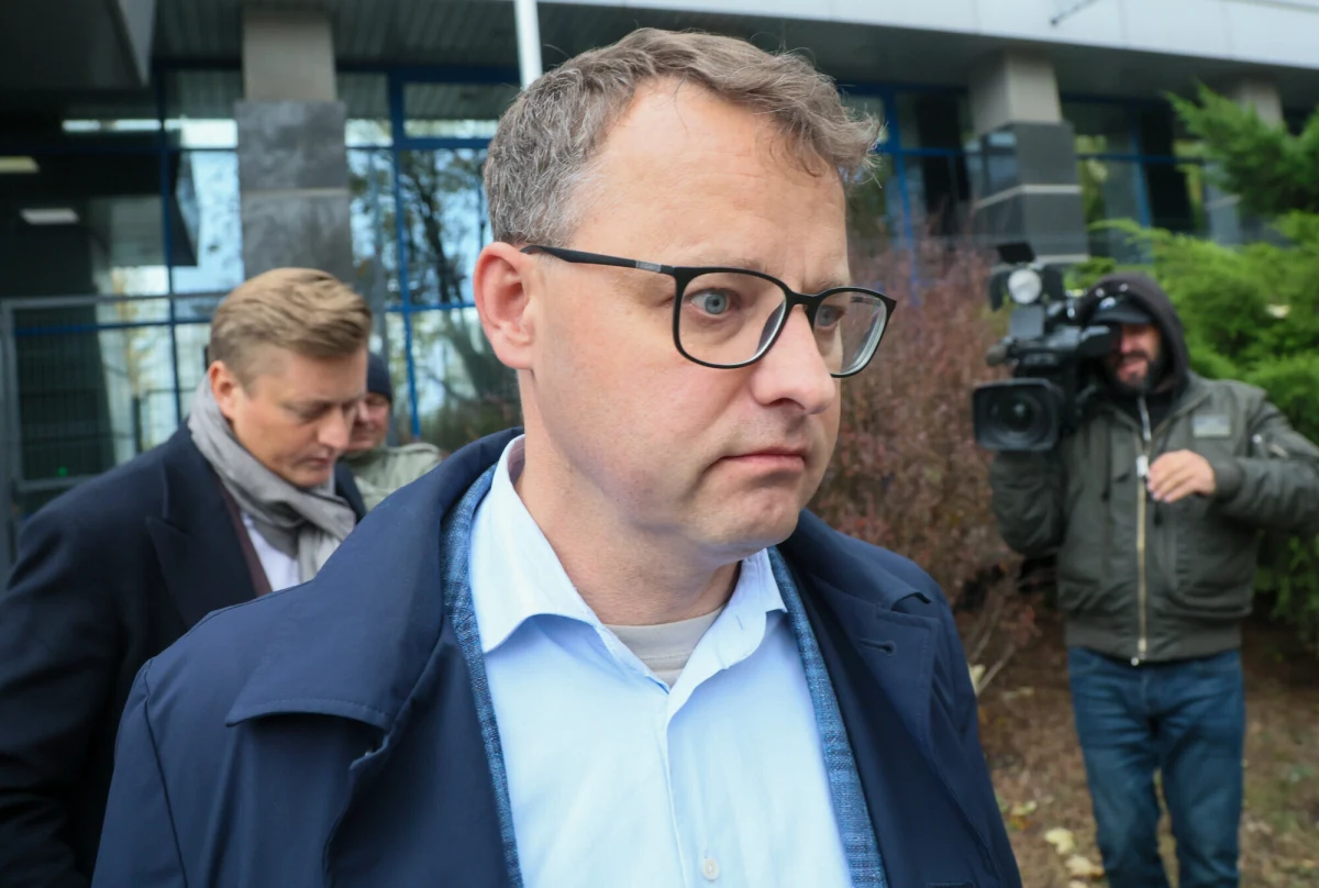 Prokuratura umorzyła śledztwo w sprawie przekroczenia uprawnień w związku z zatrzymaniem posła PiS Marcina Romanowskiego w lipcu 2024 r. Śledczy argumentują to "bezprecedensowym charakterem" sprawy.