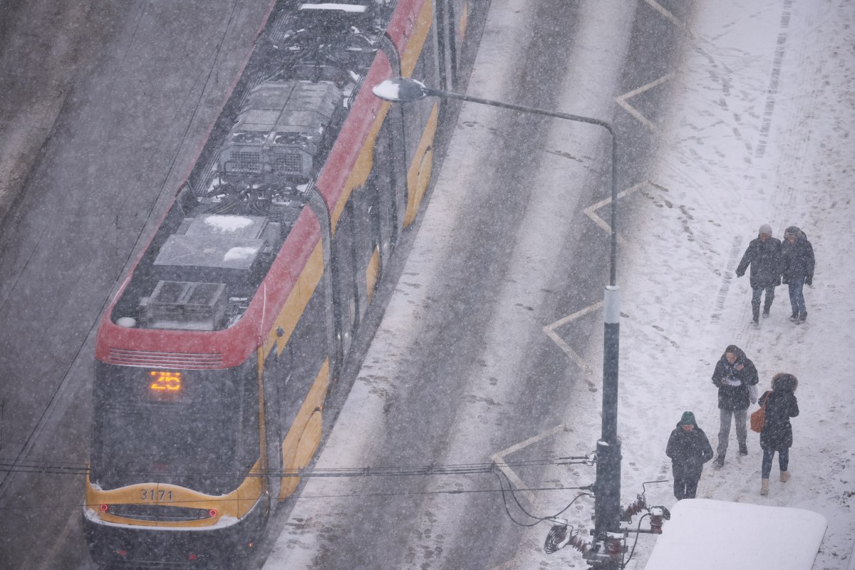 Marznący deszcz sparaliżował Warszawę i okolice