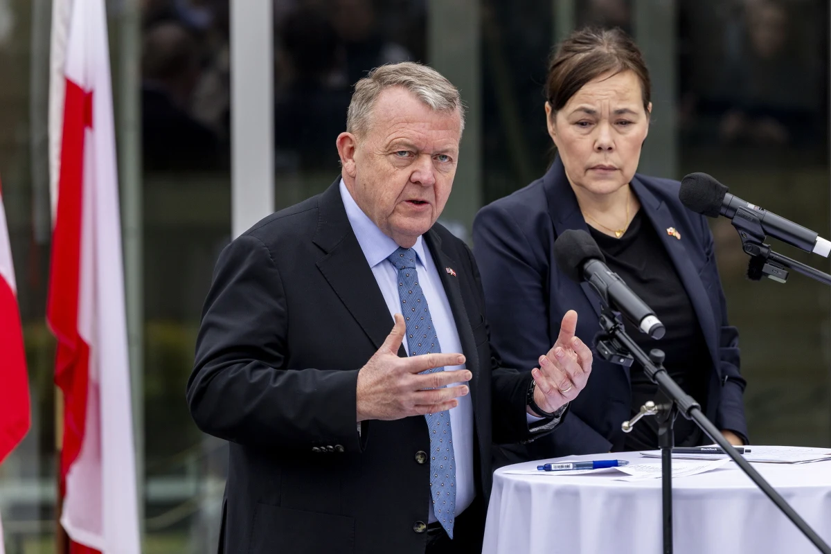 ​Z komentarza, jaki wygłosił po spotkaniu z wiceprezydentem J.D. Vancem i sekretarzem stanu USA, minister spraw zagranicznych Danii Lars Lokke Rasmussen płynie mało optymistyczny dla mieszkańców Grenlandii przekaz. "Nie udało nam się zmienić stanowiska USA w sprawie Grenlandii, ale zgodziliśmy się, że rozmowy na wysokim szczeblu mają sens, by zobaczyć, czy możemy uspokoić obawy prezydenta Trumpa" - powiedział wprost w środę szef duńskiej dyplomacji.