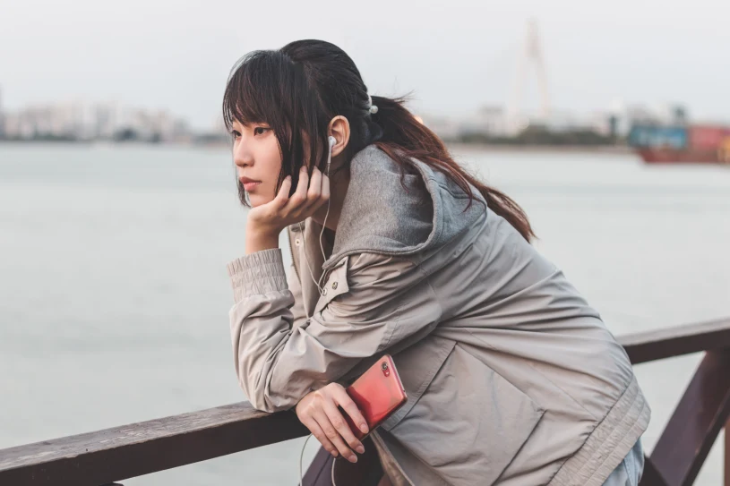 "Nie żyjesz?". Szokująca aplikacja podbija Chiny