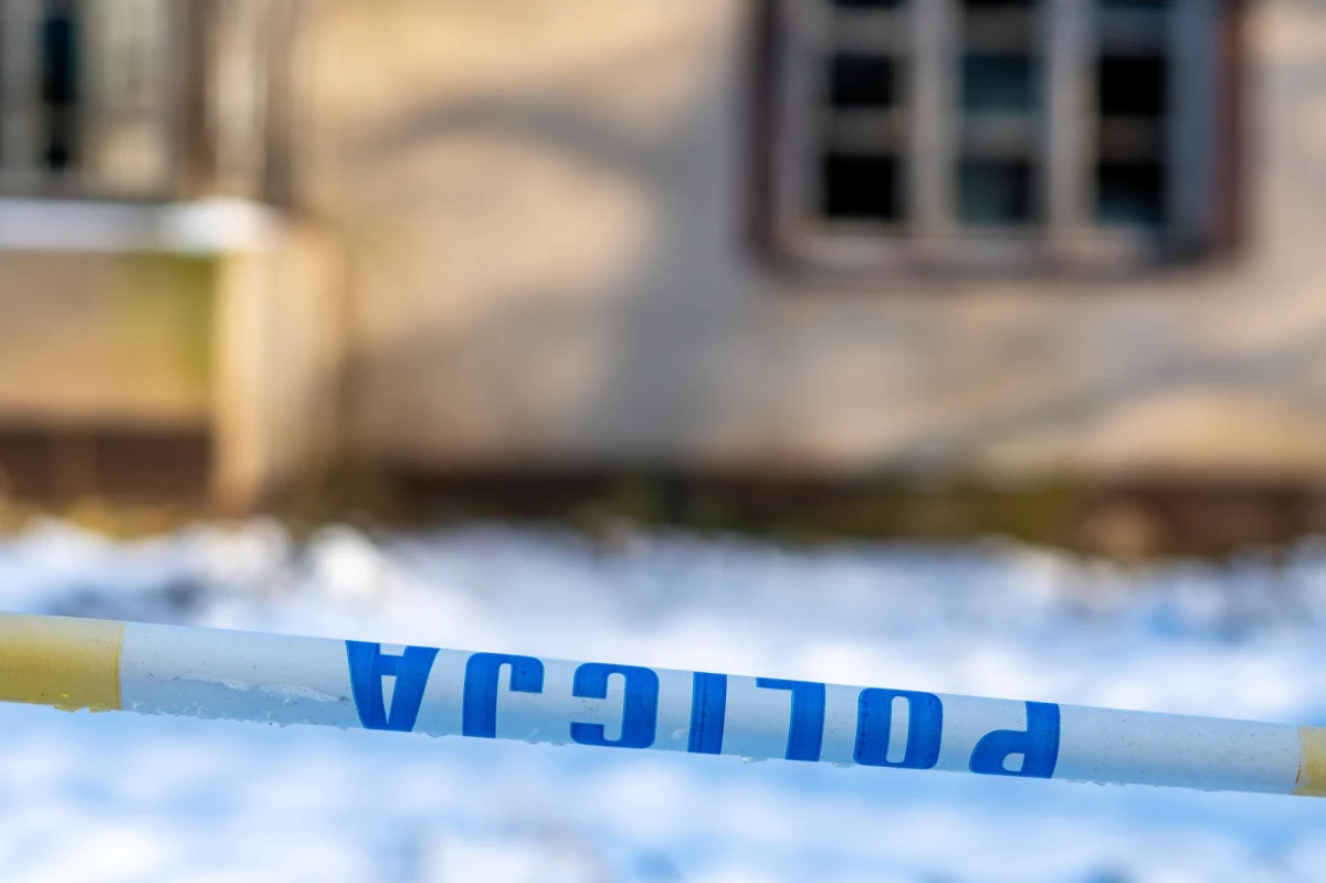 Włocławska prokuratura bada sprawę zamarznięcia 84-letniej pensjonariuszki tamtejszego domu pomocy społecznej. W mroźny wieczór wyszła w koszuli nocnej niezauważona z obiektu. Wstępne wyniki sekcji zwłok wskazują, że kobieta zmarła z wychłodzenia.