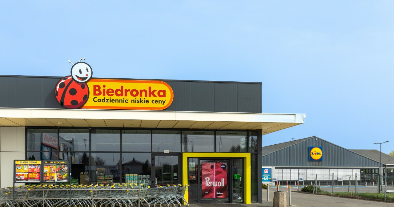 Biedronka "nasłała" na Lidla komornika. Konflikt nabiera rumieńców