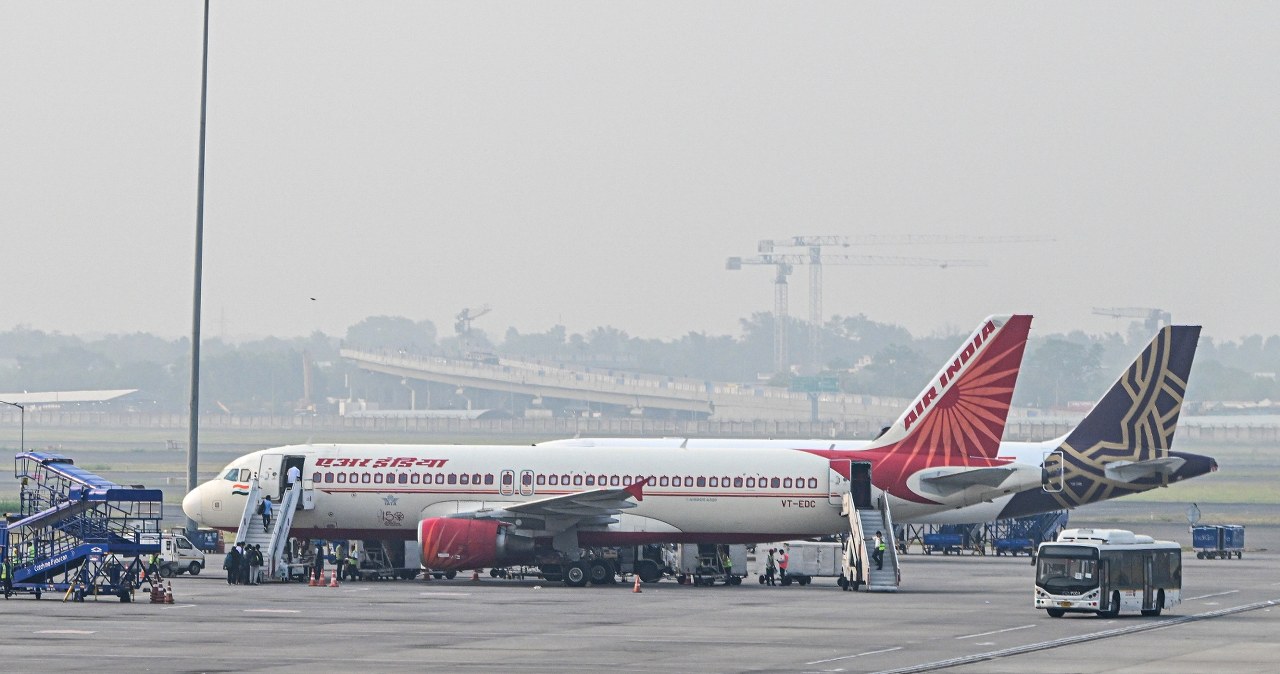 Ewakuowali pasażerów i załogę. Groźny incydent na płycie lotniska