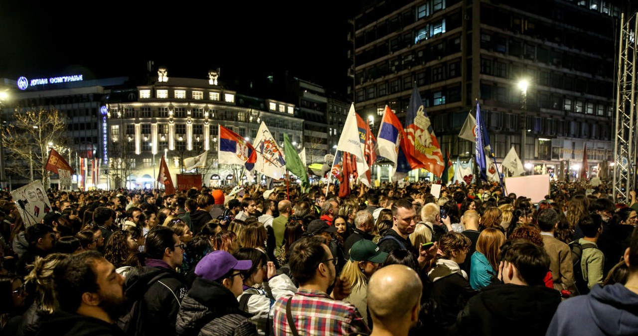 Protesty w Serbii i "broń soniczna". Media: Testowano ją na psach