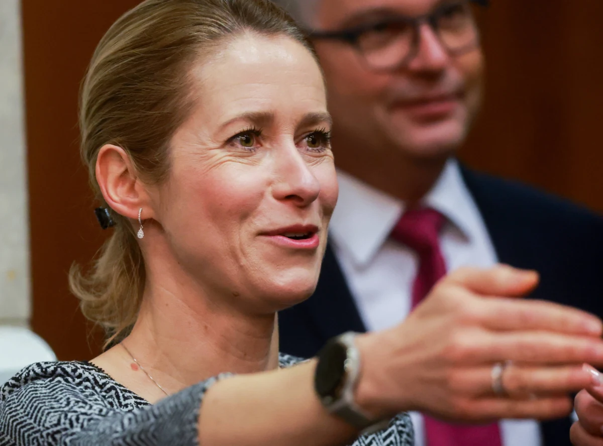 "Naszym przedstawicielem do spraw relacji z Rosją jest szefowa unijnej dyplomacji Kaja Kallas" - przekazał dziennikarce RMF FM w Brukseli minister spraw zagranicznych Radosław Sikorski. To głos Polski w toczącej się w UE dyskusji  o możliwości wyznaczenia unijnego wysłannika do rozmów z Putinem.