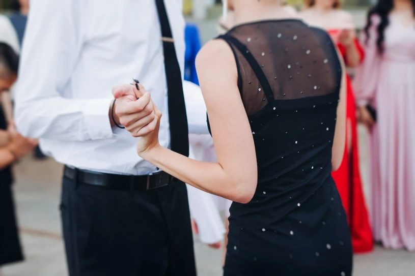 Studniówka to koszt choćby 4 tys. zł. Niektórzy muszą podzielić go na raty