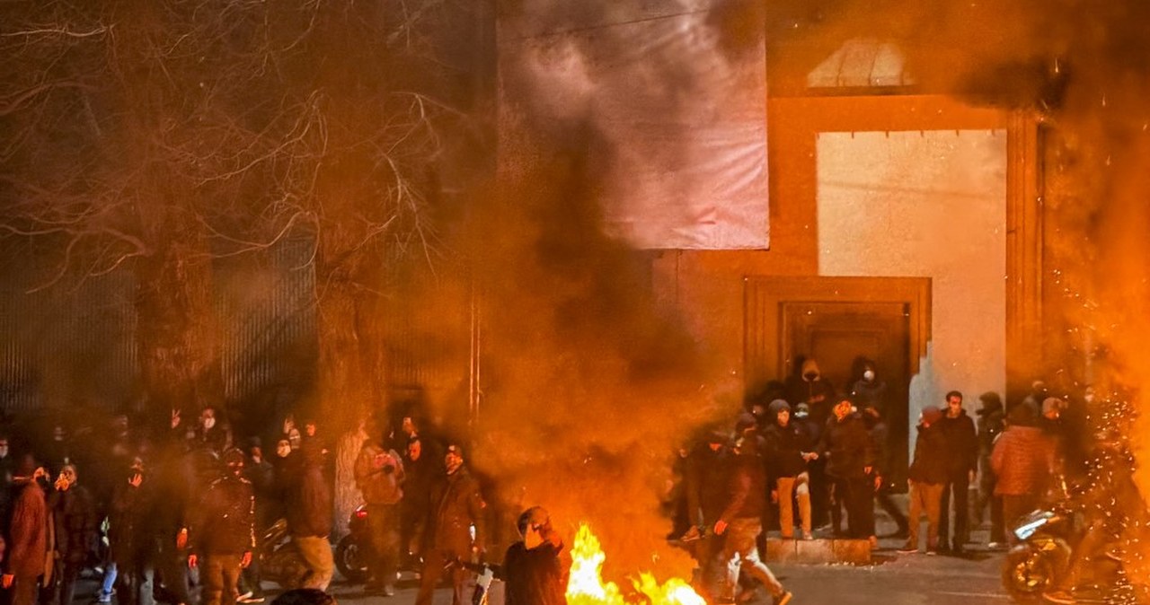 Antyrządowe protesty w Iranie. Ekspert: Zbyt wcześnie, by mówić o rewolucji