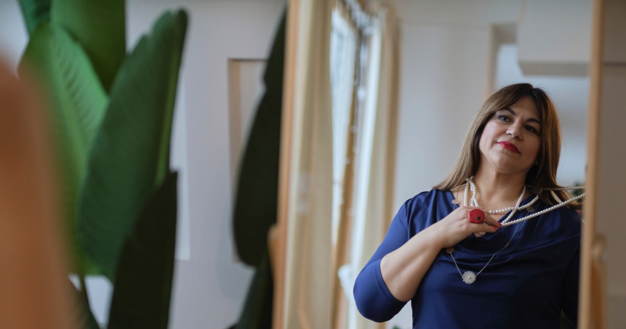 Cecha ludzi pewnych siebie. Zwróć uwagę na jeden element garderoby