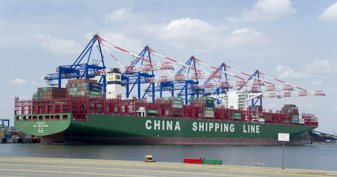 Towary z Chin zalewają Polskę. Skutki dla gospodarki są dalekosiężne