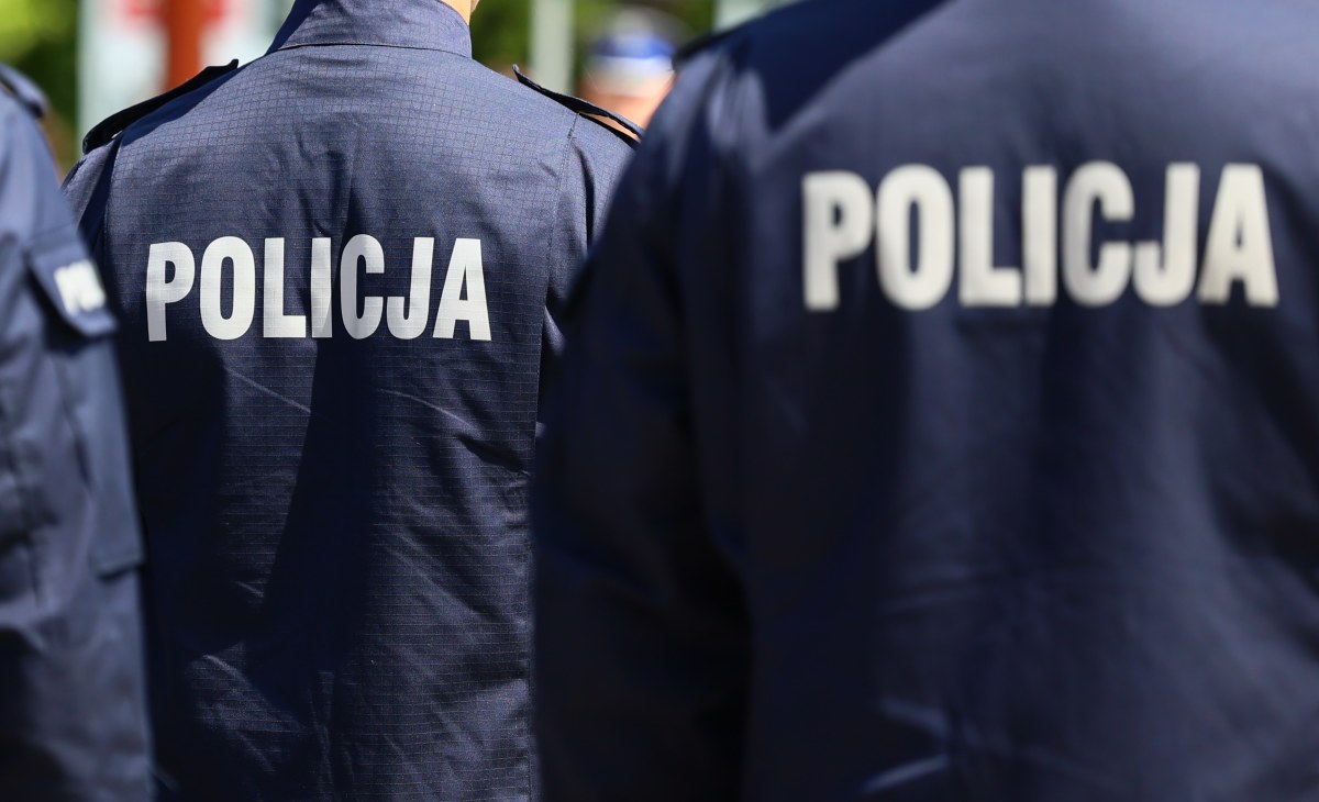 Byli policjanci staną przed sądem. 13 osób, 114 zarzutów