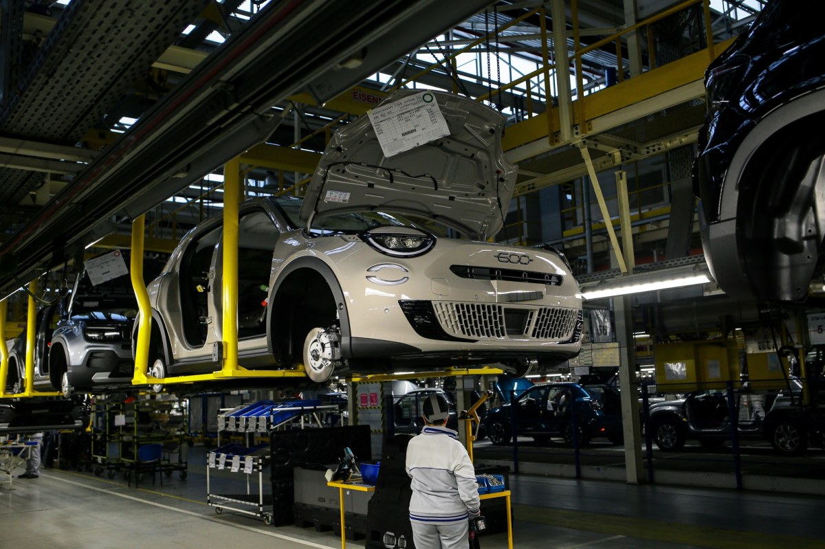 Zwolnienia w tyskiej fabryce aut. Co na to władze miasta?