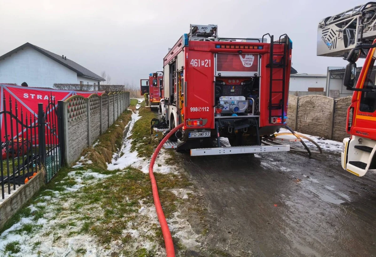 W wielkopolskich Myjomicach doszło do tragicznego pożaru domu jednorodzinnego. Pomimo akcji ratunkowej i heroicznej postawy matki, nie udało się uratować życia 11-letniego chłopca.