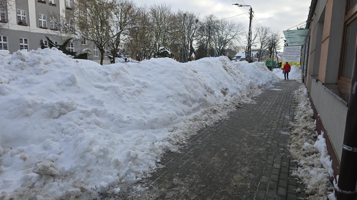 Sztum wciąż w zaspach. Trwa akcja wywożenia śniegu