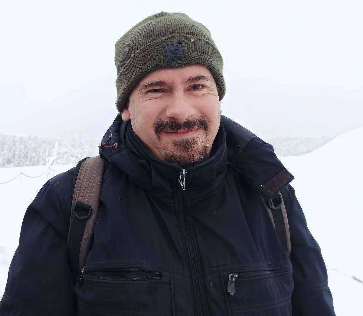 Policjanci z Komendy Miejskiej Policji w Rzeszowie poszukują zaginionego Kacpra Świerka, 49-letniego rzeszowianina. Mężczyzna wyszedł z domu 13 styczna - do tej pory nie powrócił, nie jest też znane miejsce jego pobytu. Łukasz Świerk to ceniony naukowiec, etnolog i badacz kultur tubylczych Ameryki Południowej.