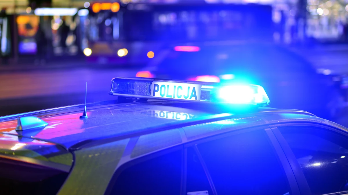 ​Funkcjonariusz Komendy Głównej Policji został zatrzymany w Warszawie za kierowanie samochodem pod wpływem alkoholu - poinformowała KGP. Dodano, że policjant został zawieszony. Wszczęto postępowanie dyscyplinarne i administracyjne zmierzające do zwolnienia go ze służby.