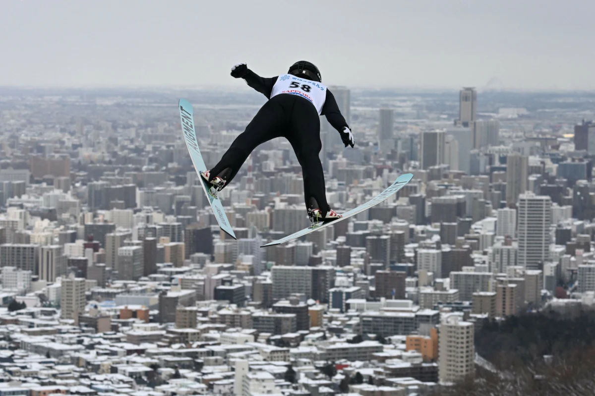 Dawid Kubacki zajął 25. miejsce w sobotnim konkursie Pucharu Świata w skokach narciarskich w japońskim Sapporo. Wygrał Słoweniec Domen Prevc. Drugi był Japończyk Naoki Nakamura, a trzeci jego rodak Ren Nikaido.