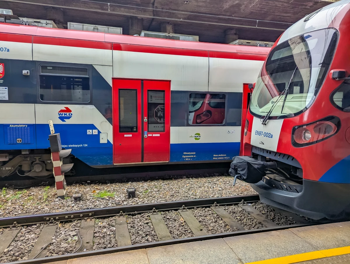 Dworzec Centralny omijają od dzisiaj wszystkie pociągi Warszawskiej Kolei Dojazdowej. Z powodu remontu składy kończą trasę wcześniej, bo już na Dworcu Zachodnim. Pociągi WKD jeżdżą rzadziej niż zazwyczaj.