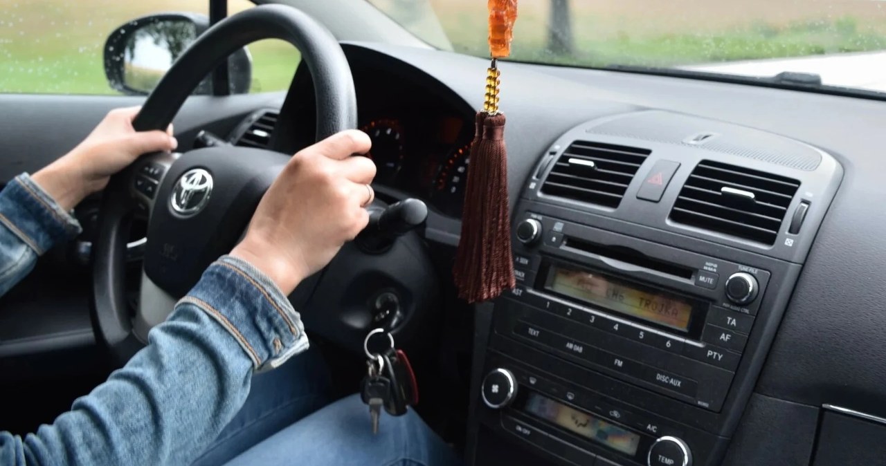 1425 zł kary jeżeli posiadasz auto od co najmniej 5 lat. Kontrole już trwają