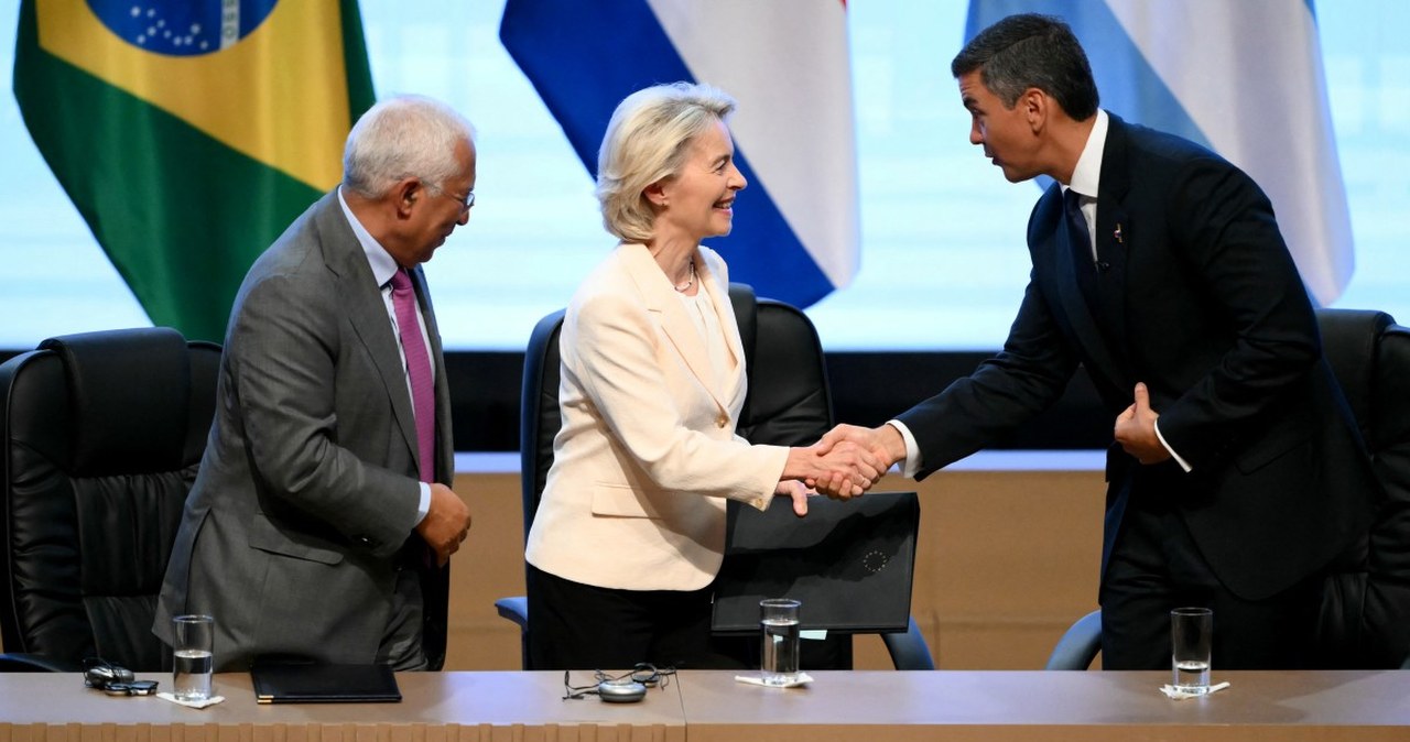 wiadomości,aktualności,Interia Przełom po latach, podpisano umowę, w tle protesty. Szefowa KE o 