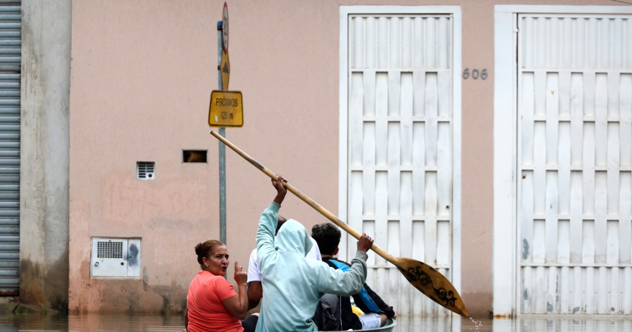 Deszcze nazwano „ekstremalnym”. Są ofiary i apel do mieszkańców