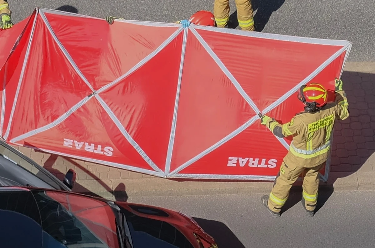 Do tragicznego wypadku w tunelu pod Rondem Grunwaldzkim w Krakowie doszło w niedzielę o poranku. Motocyklista uderzył w bariery. Mężczyzna zginął na miejscu. Informację o wypadku dostaliśmy na Gorącą Linię RMF FM. 
