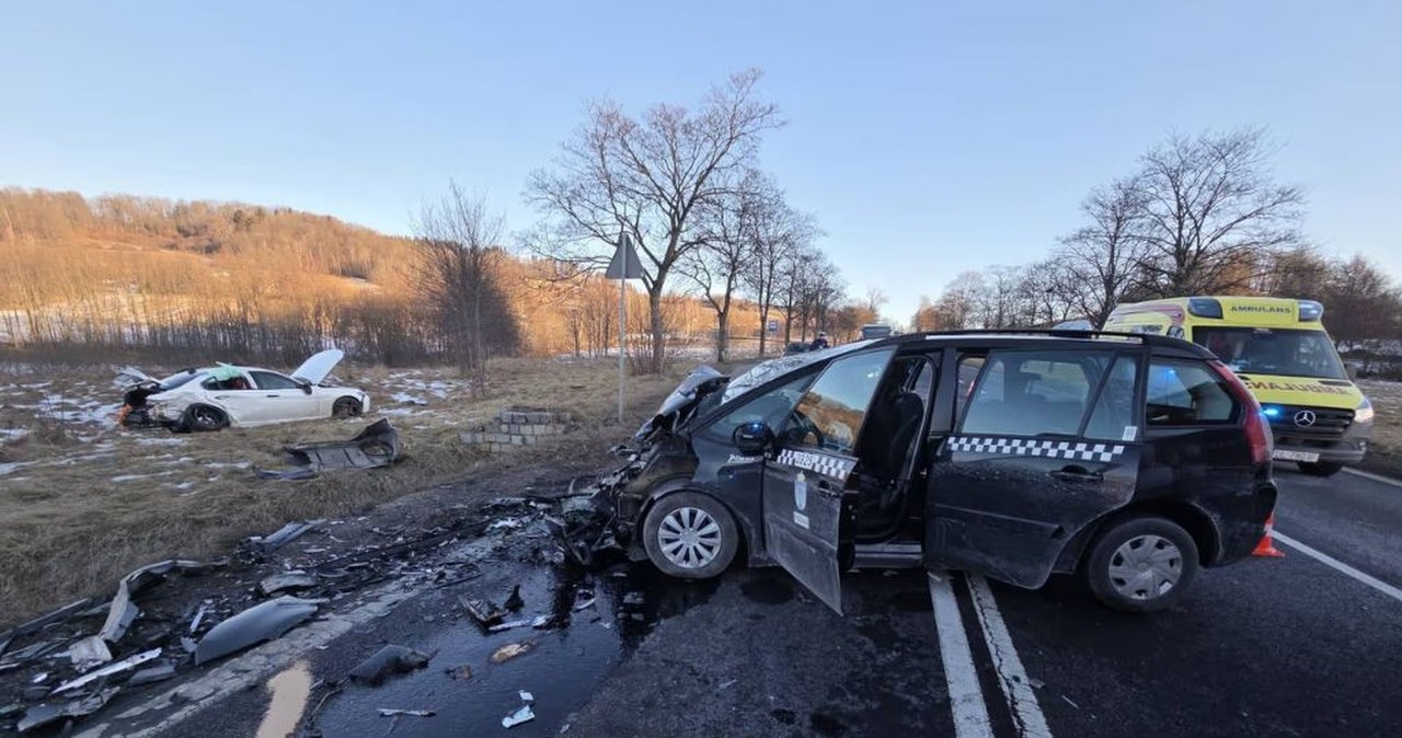 Radomierz. Poważny wypadek na DK5. Osiem osób rannych, wielu ciężko