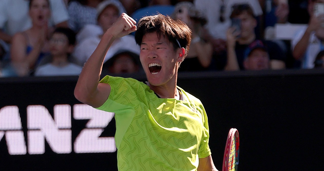 123 miejsca różnicy, pięć setów. Student pokonał faworyta na AO. Sensacja