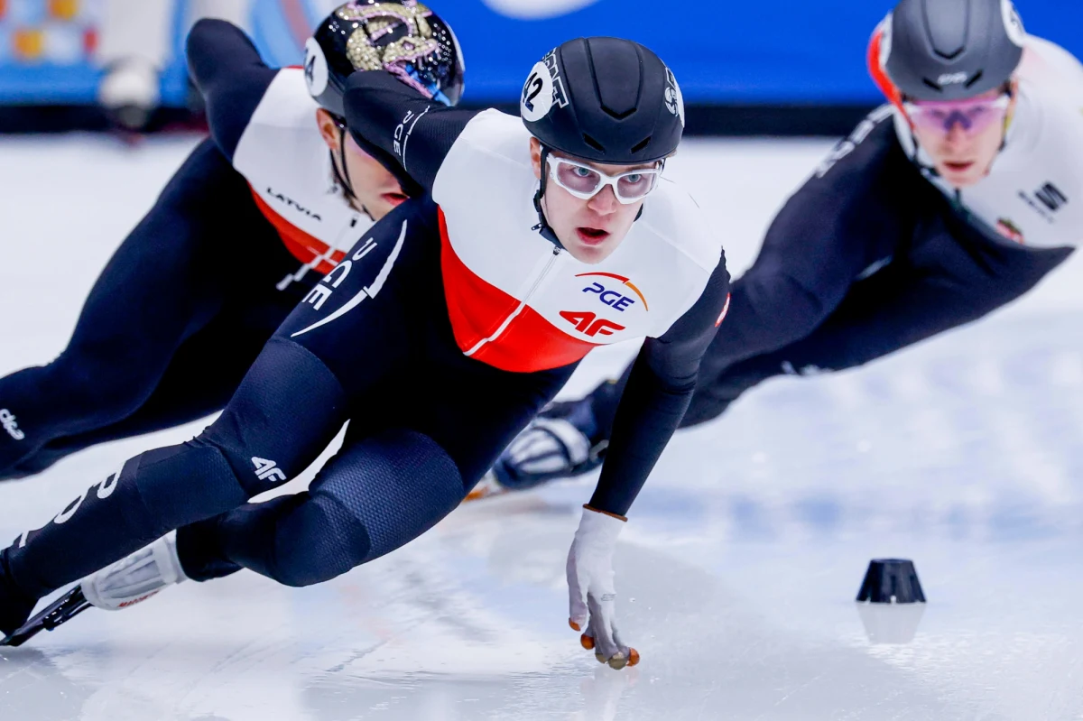 Polska sztafeta mężczyzn w short tracku wywalczyła brązowy medal podczas mistrzostw Europy w holenderskim Tilburgu. To kolejny sukces Biało-Czerwonych, którzy wcześniej zdobyli także srebro w sztafecie mieszanej.