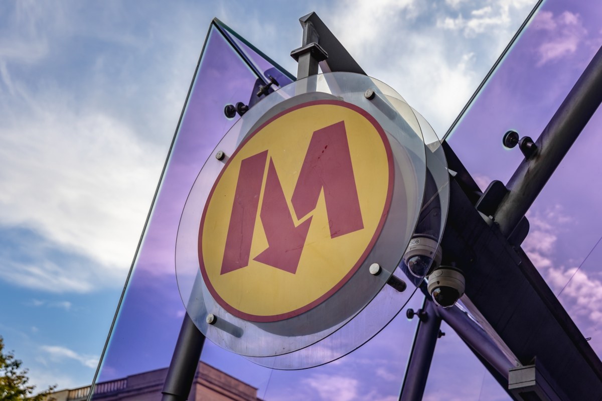 Awaria metra w Warszawie. Utrudnienia i skrócone trasy