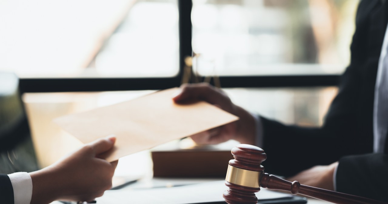 Jak podzielić spadek po rodzicach? O tym spadkobiercy często zapominają