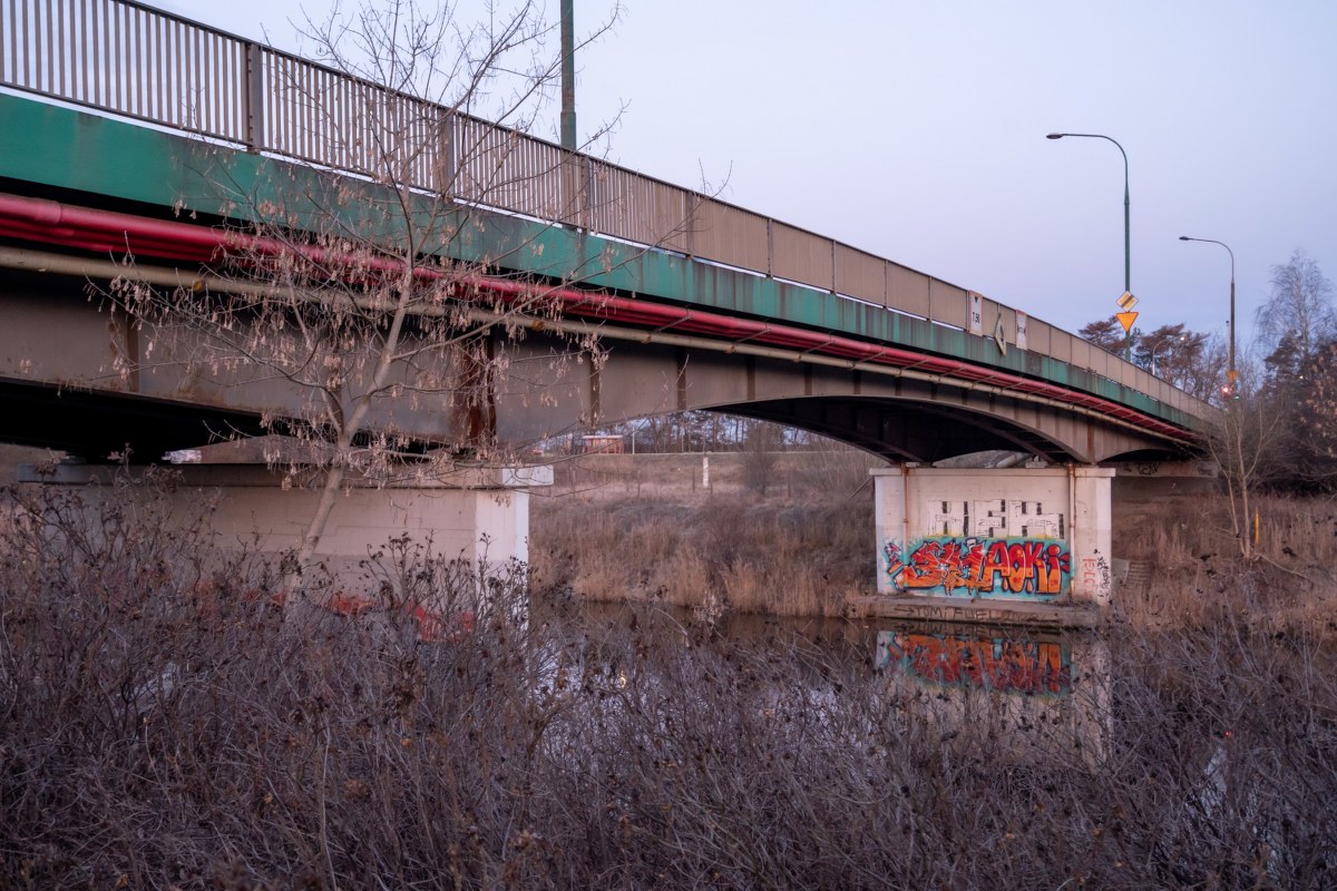 Nowy most w Warszawie. Przeprawa nad Kanałem Żerańskim długo czeka na remont