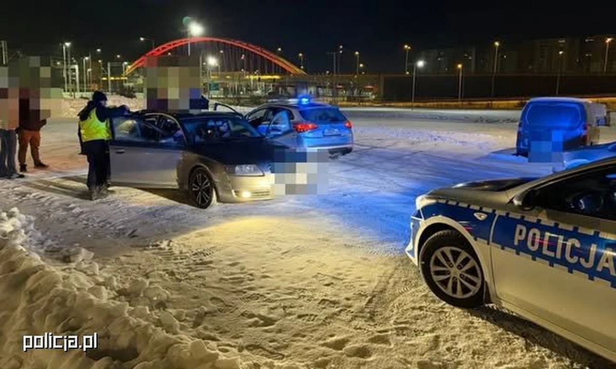 Funkcjonariusze z Pomorza zatrzymali grupę pseudokibiców, którzy w nocy z 17 na 18 stycznia zniszczyli kilkanaście elewacji w Wejherowie, Gdyni i powiecie puckim. Sprawcy malowali na budynkach symbole antagonistycznych drużyn piłkarskich.