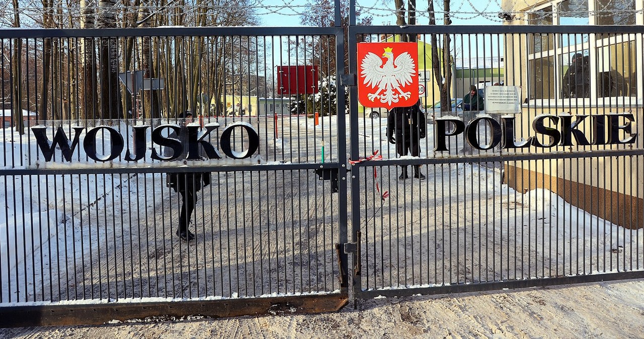 Wojsko boi się Tesli i aut z Chin. Nie wjadą na teren jednostek