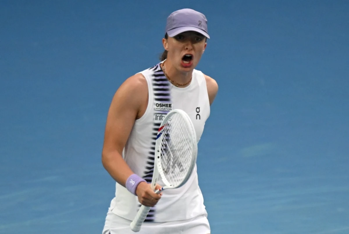 Iga Świątek awansowała do drugiej rundy Australian Open w Melbourne. Polka wygrała z chińską kwalifikantką Yue Yuan 7:6 (7-5), 6:3. Wiceliderka światowego rankingu tenisistek dołączyła do czworga swoich rodaków, którzy tego dnia również wywalczyli awans.